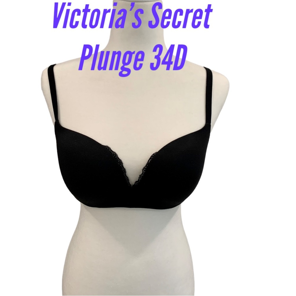 Like new condition Victoria’s Secret plunge bra with convertible straps.